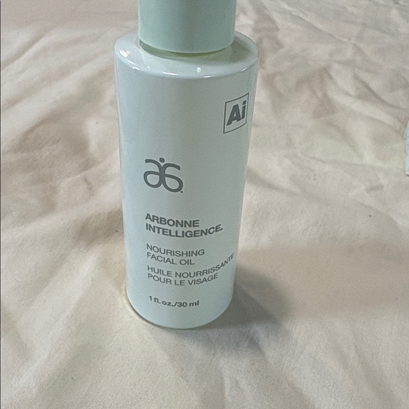 Arbonne Intelligence Nourishing Facial Oil - NIB. - Picture 2 of 4
